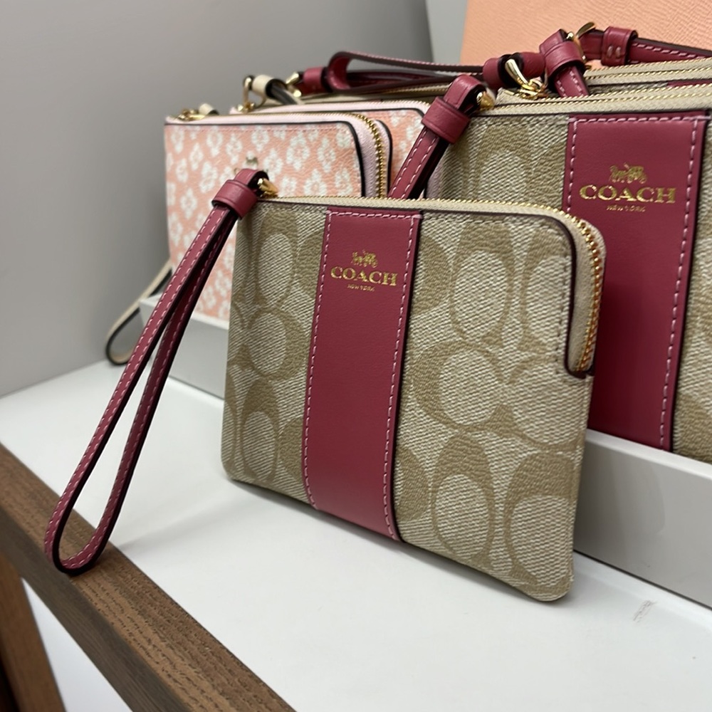 Coach Corner Zip Wristlet In Signature Canvas IM/Khaki Multi /Rouge - Picture 2 of 16